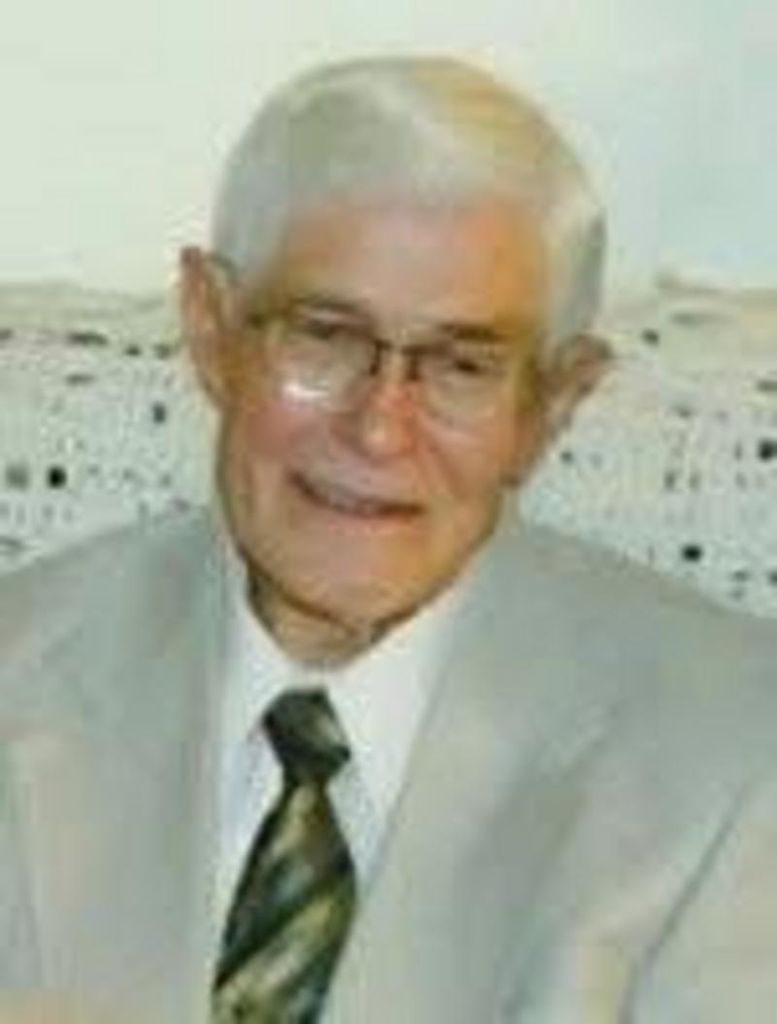 Elliott James Bradley Profile Photo