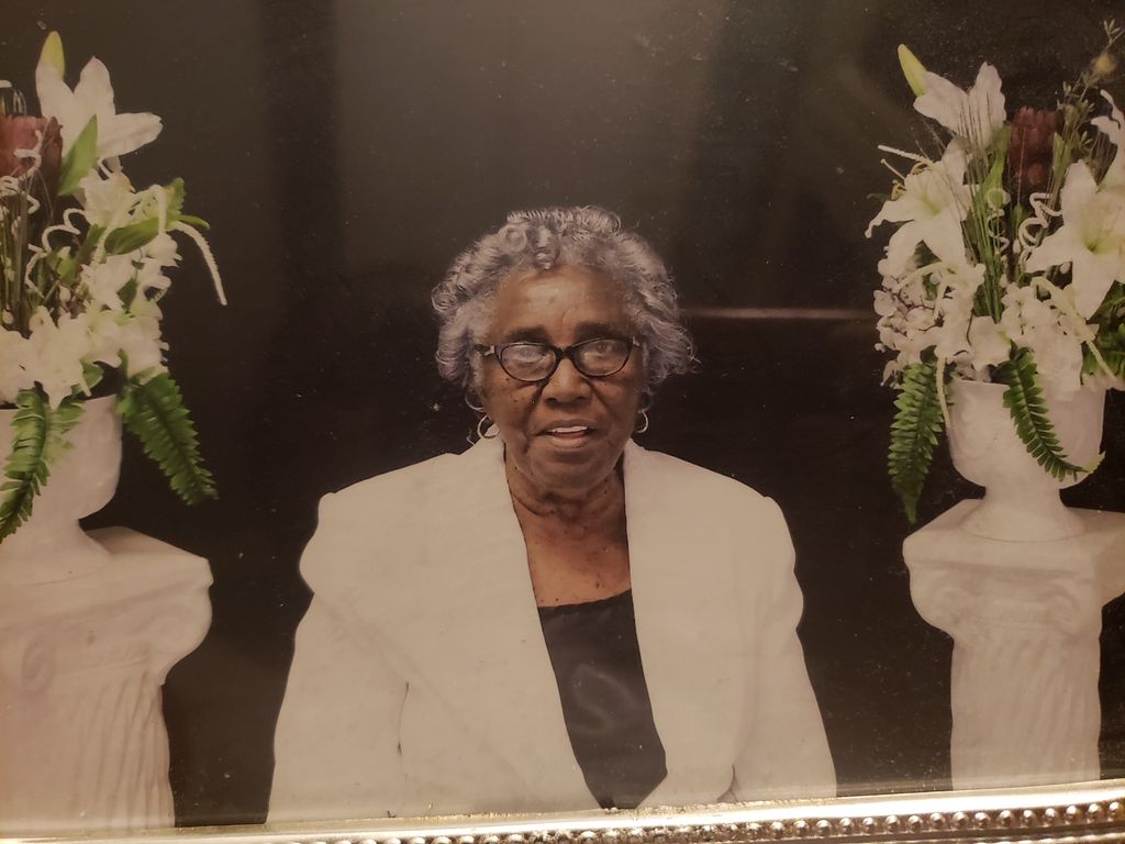 Mrs. Genia Roberts Profile Photo