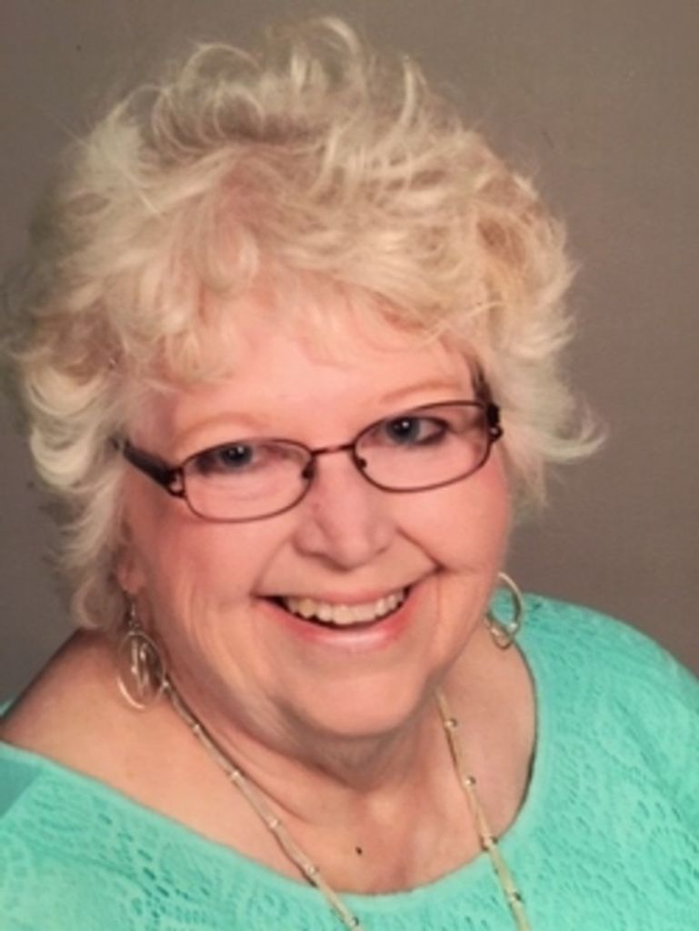 Tienne Lanette Hollis