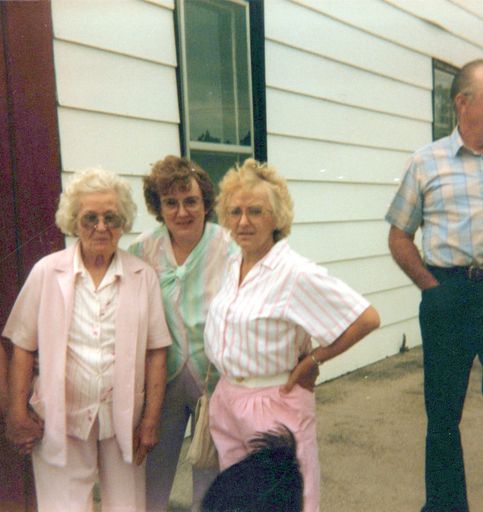 Betty Lou Ward photo gallery thumbnail 24 of 121
