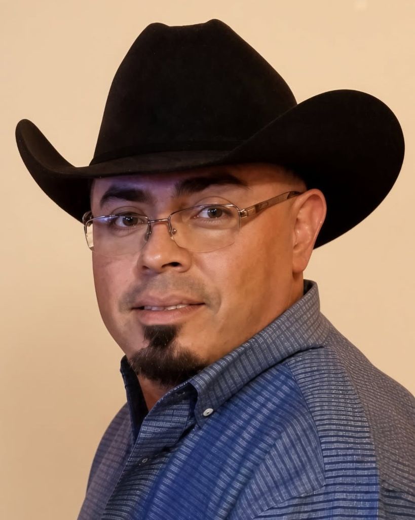 Eladio Escovar Profile Photo