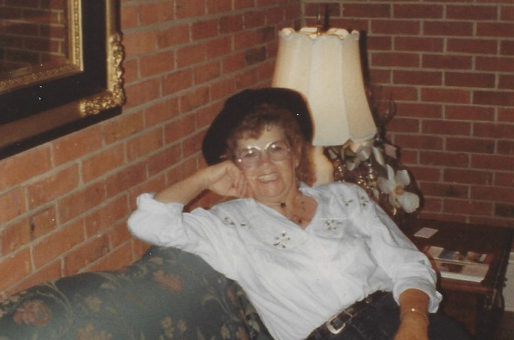 Julia (Richardson)  Thompkins Profile Photo