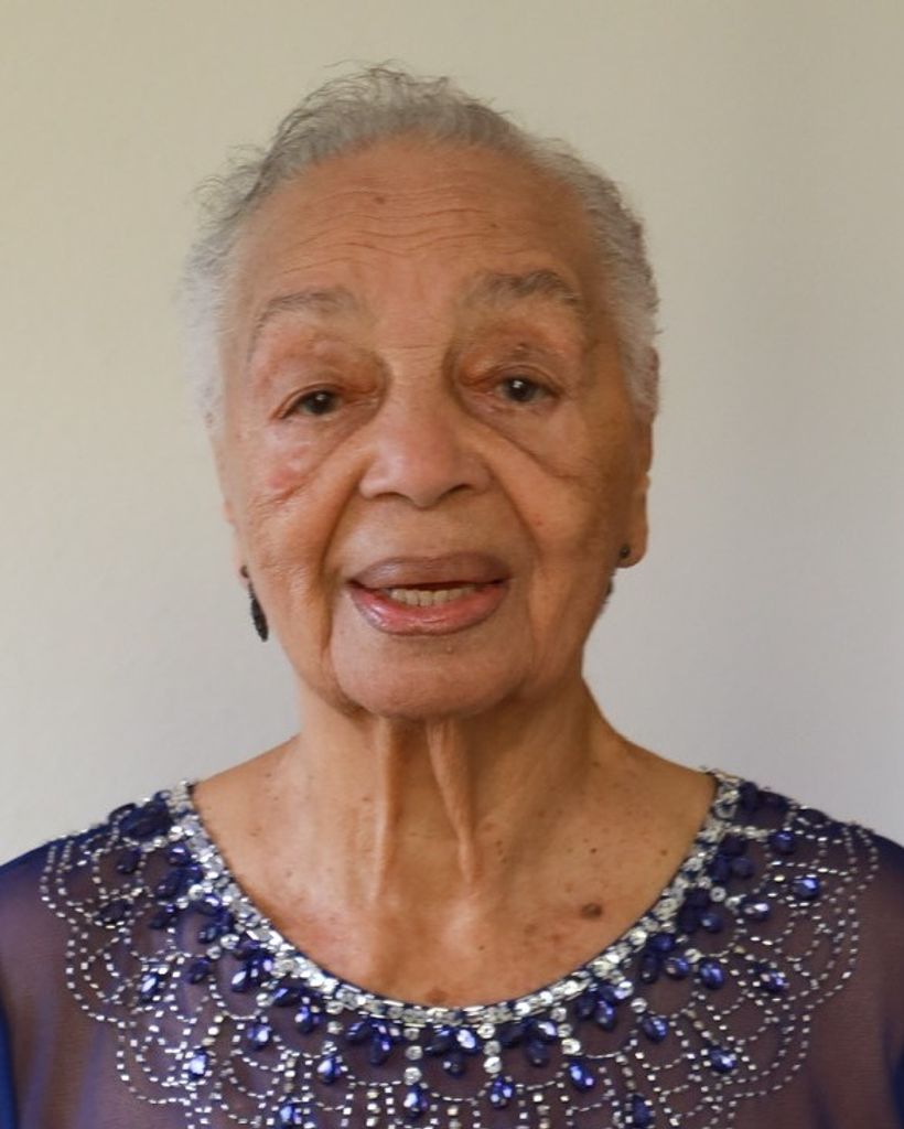 Helena Lobo Barros Profile Photo