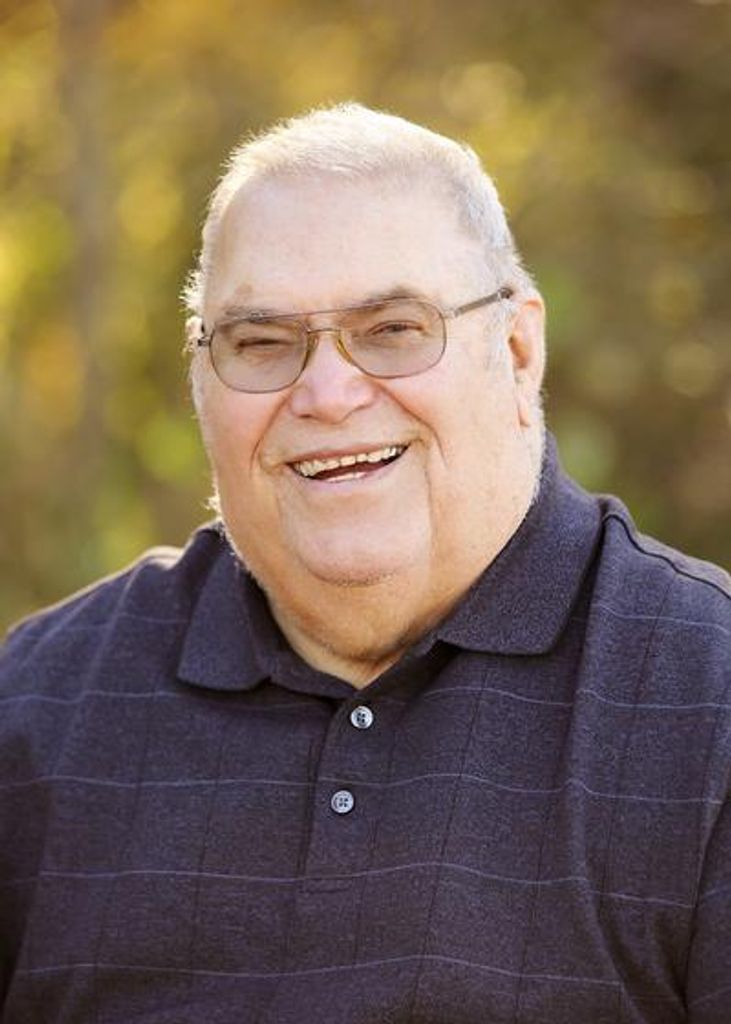 Milo E Pesek Profile Photo