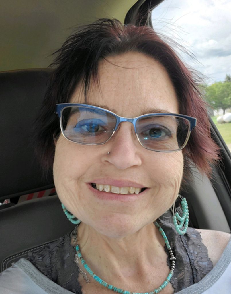 Angela Thunker Profile Photo