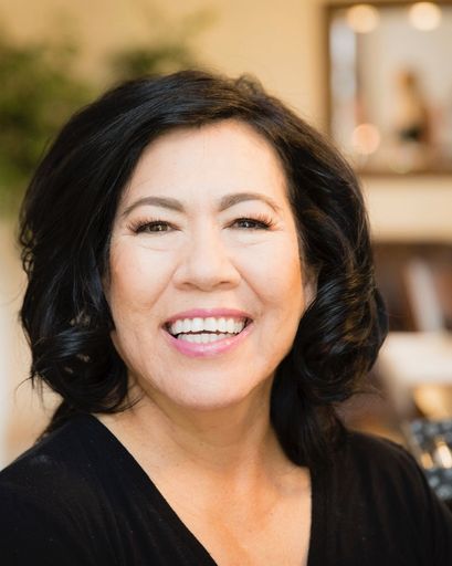 Esther Holguin Profile Photo