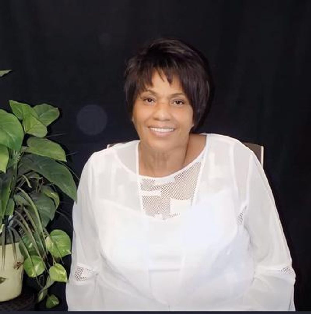 Mrs. Roberta Carter Profile Photo
