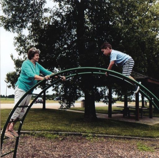 Linda Faye Lentz photo gallery thumbnail 20 of 44