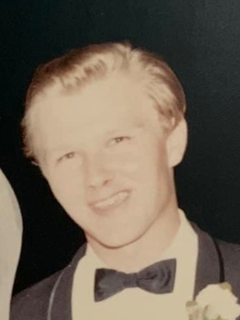 Dennis L Prochnow