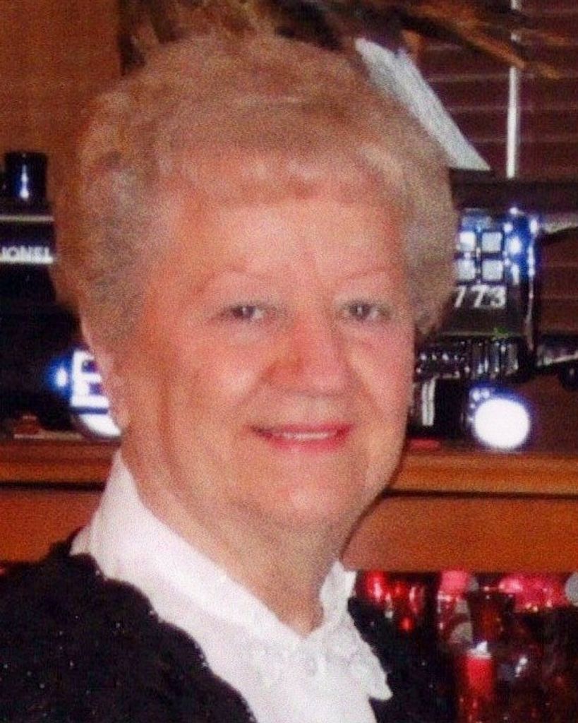 Elizabeth Rose Eicher Profile Photo