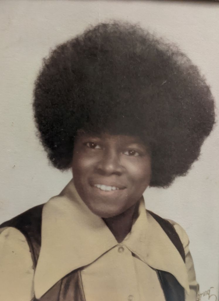 Valencia Rezzella White Profile Photo