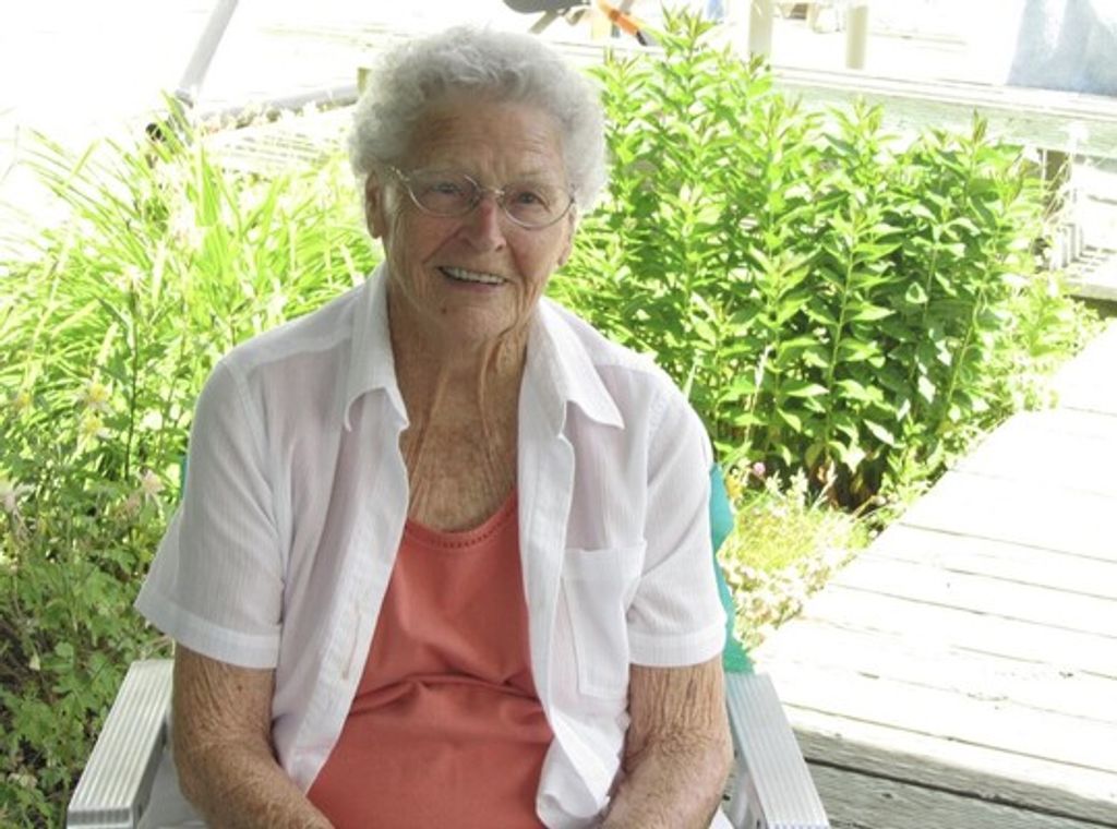 Viola "Tiny" Carol Bourn Profile Photo