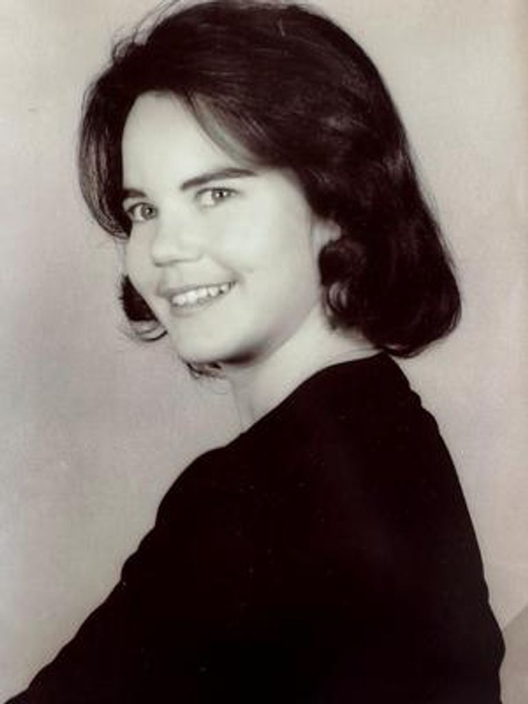 Floral Anne Sieradski Profile Photo