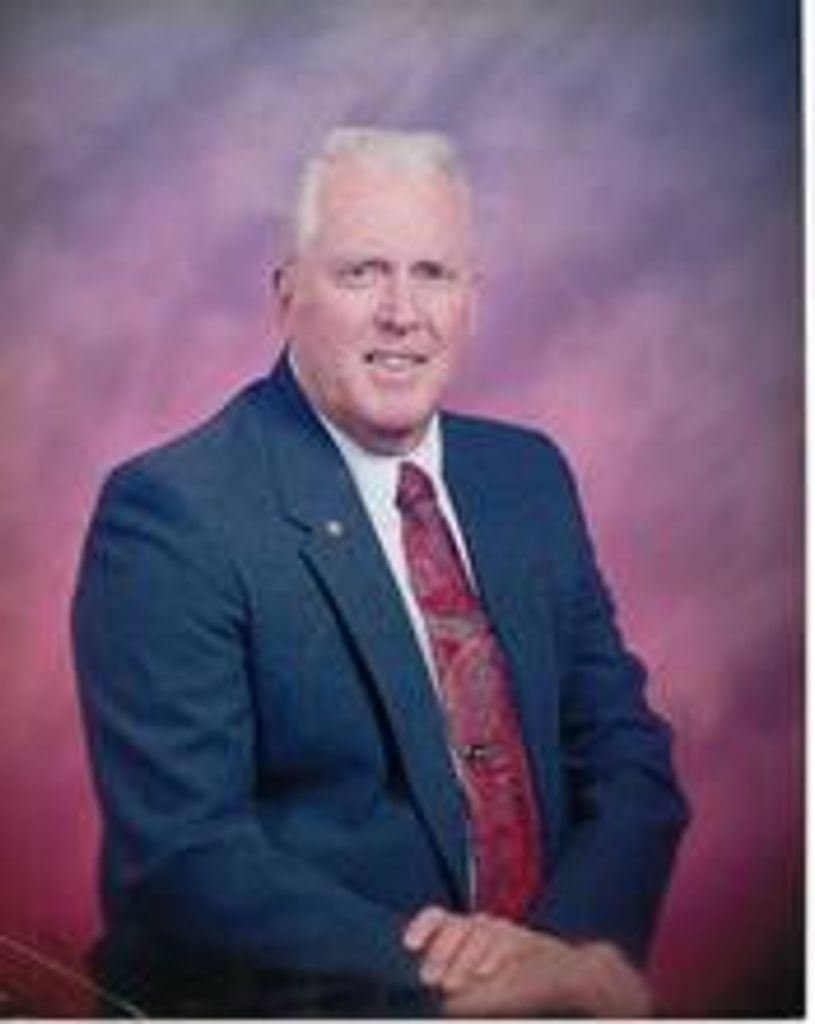 Kenneth W. Hullett