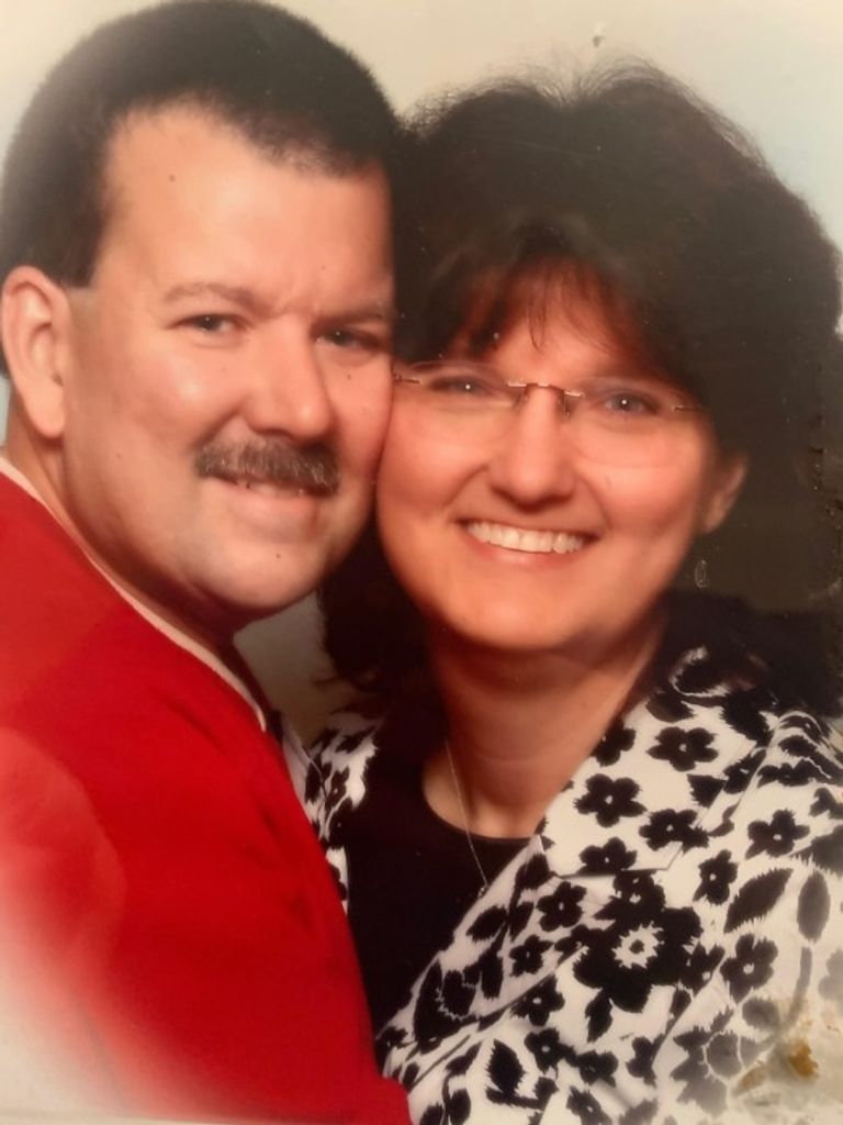 Lisa Marie (Hall)  Biggins