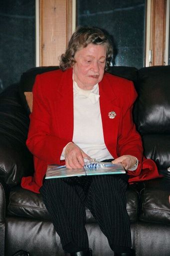 Beatrice Smith photo gallery thumbnail 32 of 91