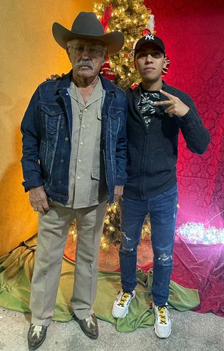 Adolfo Quintanilla photo gallery thumbnail 35 of 80
