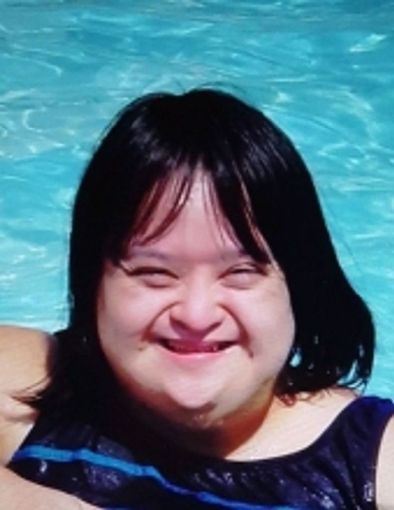 Esmeralda "Esmie" Obregón