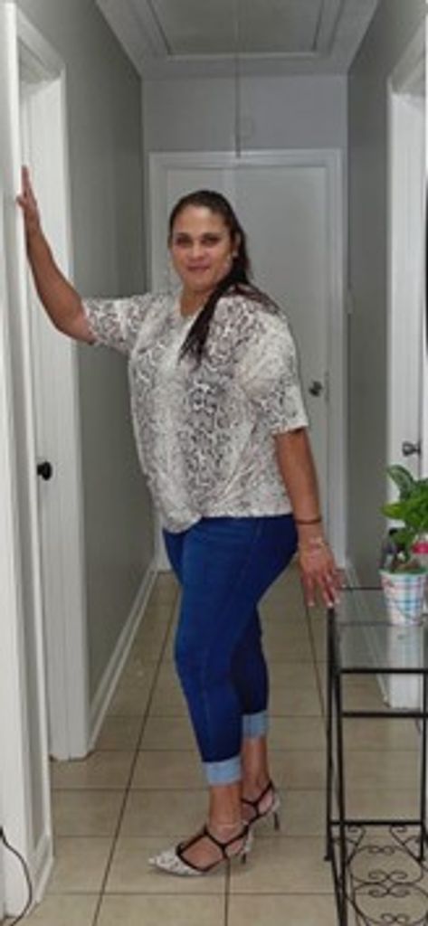 Sandy Castellanos Profile Photo