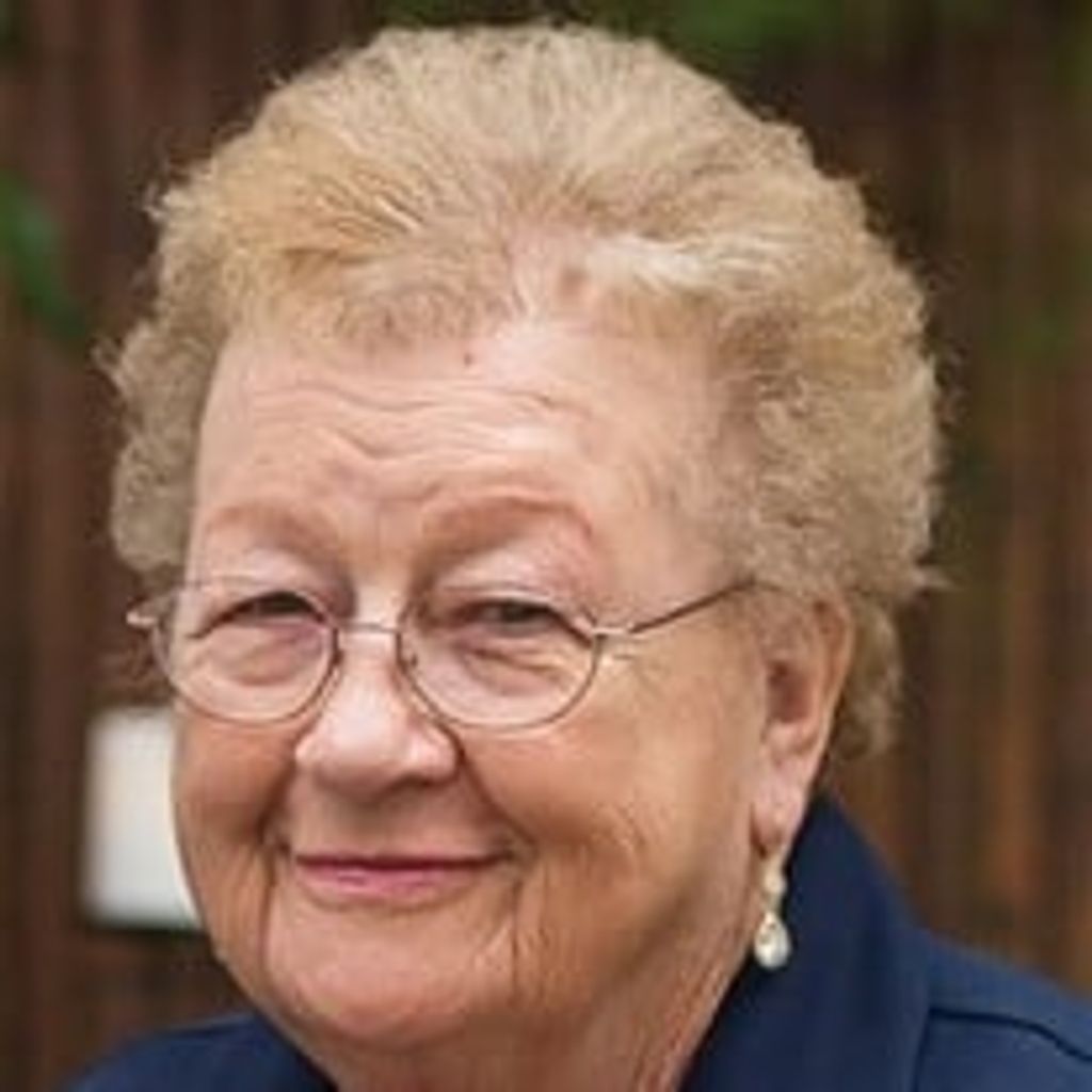 Mrs. Betty  Joe  Dear