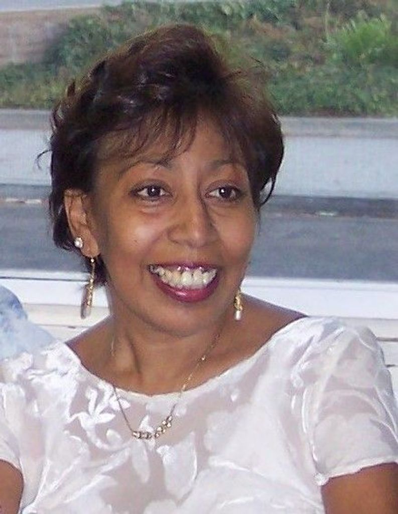 Estela Stellabells Flores