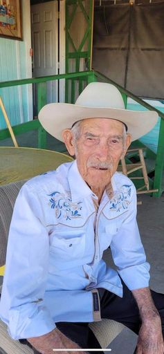 Santos Valdez Sr. photo gallery thumbnail 12 of 151