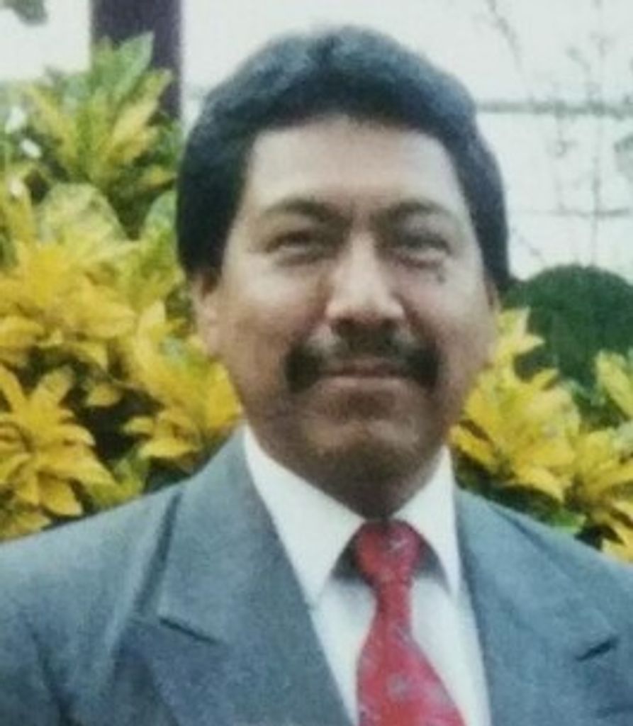 Salvador Flores