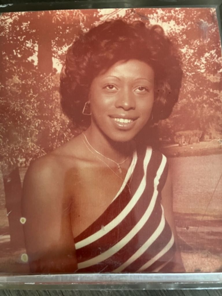 Countess Yvette Lewis Profile Photo