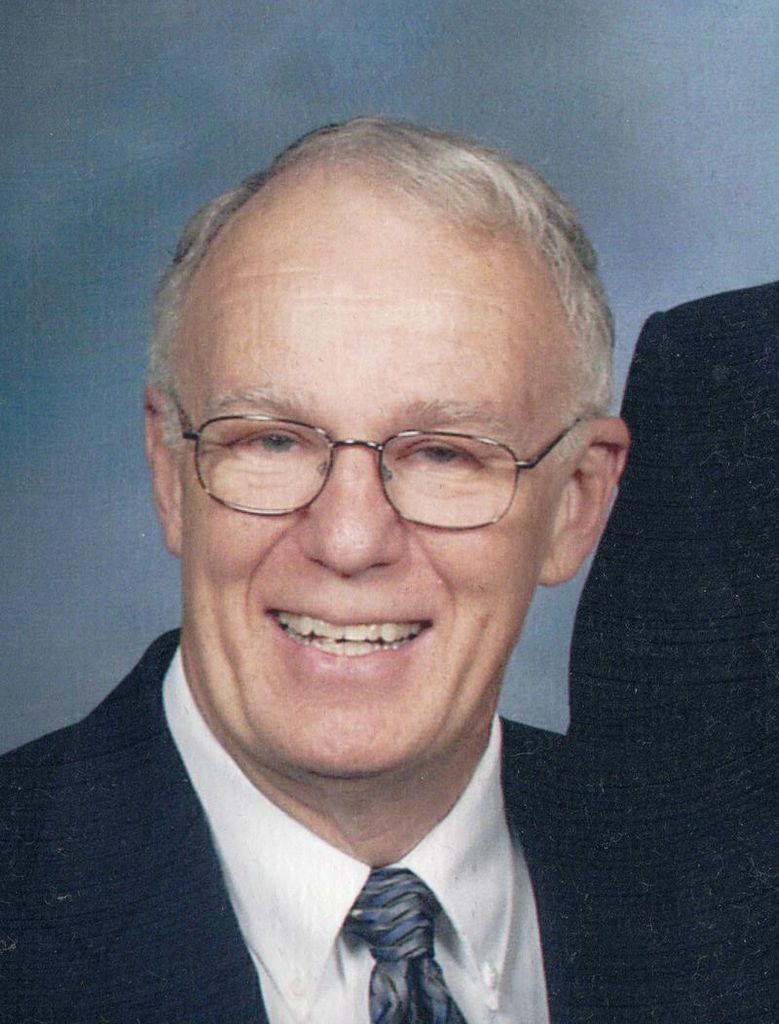 Dennis Lloyd Resor Profile Photo
