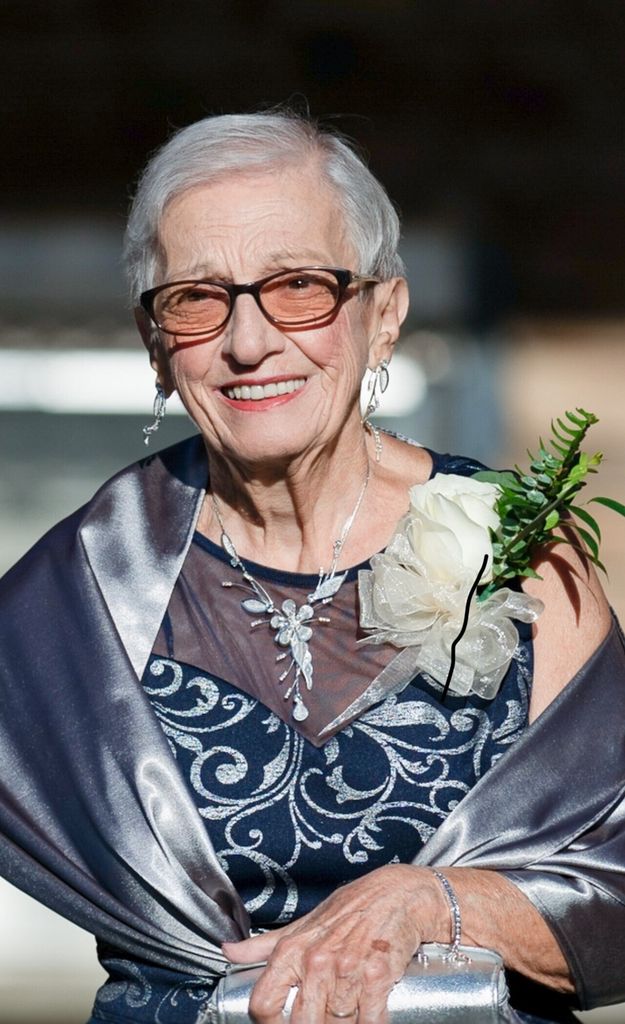 Elizabeth Hosgood Profile Photo
