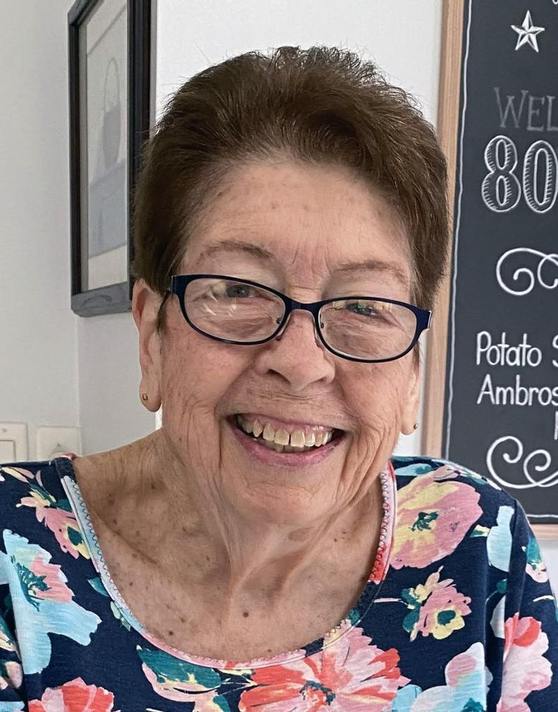 Elizabeth Carling Profile Photo