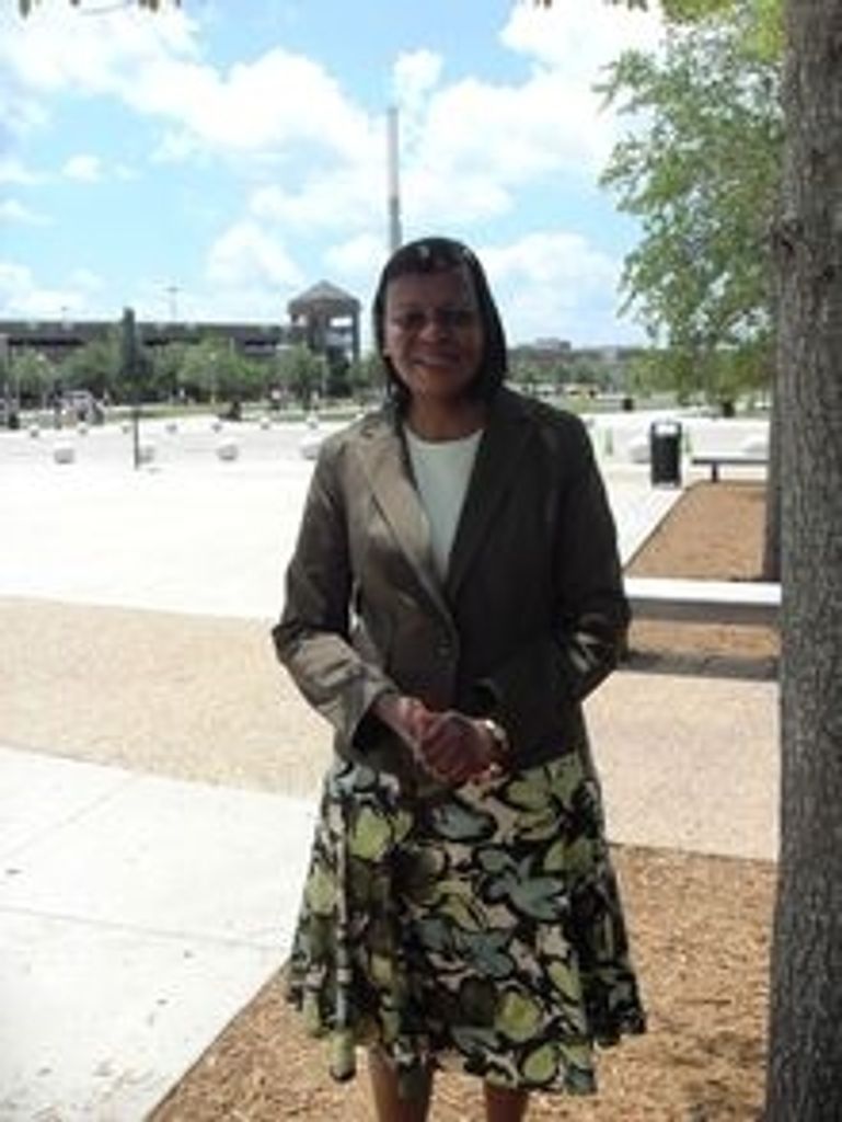 Ms Andrea Small