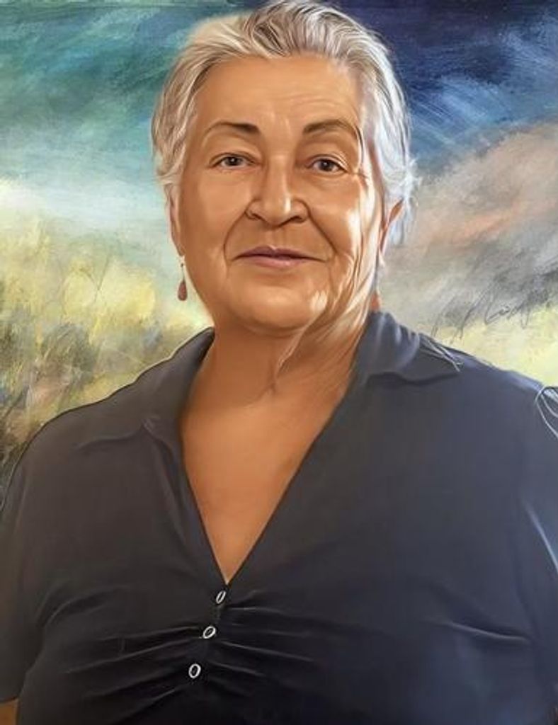 Elena Islas Profile Photo