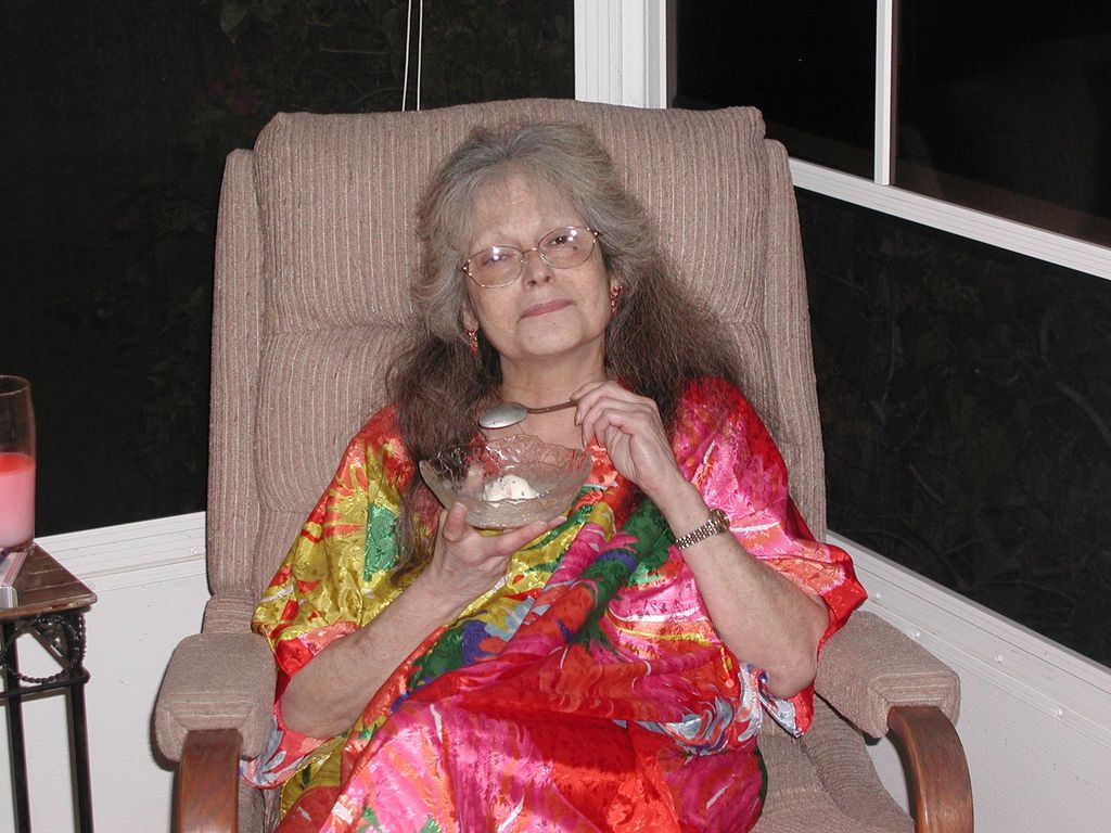 Linda Lutton Profile Photo