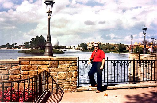 George Thomas Lazenby photo gallery thumbnail 10 of 67