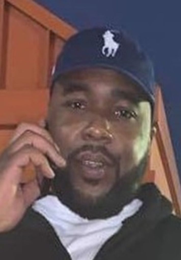 Decorace Ryan Hopkins