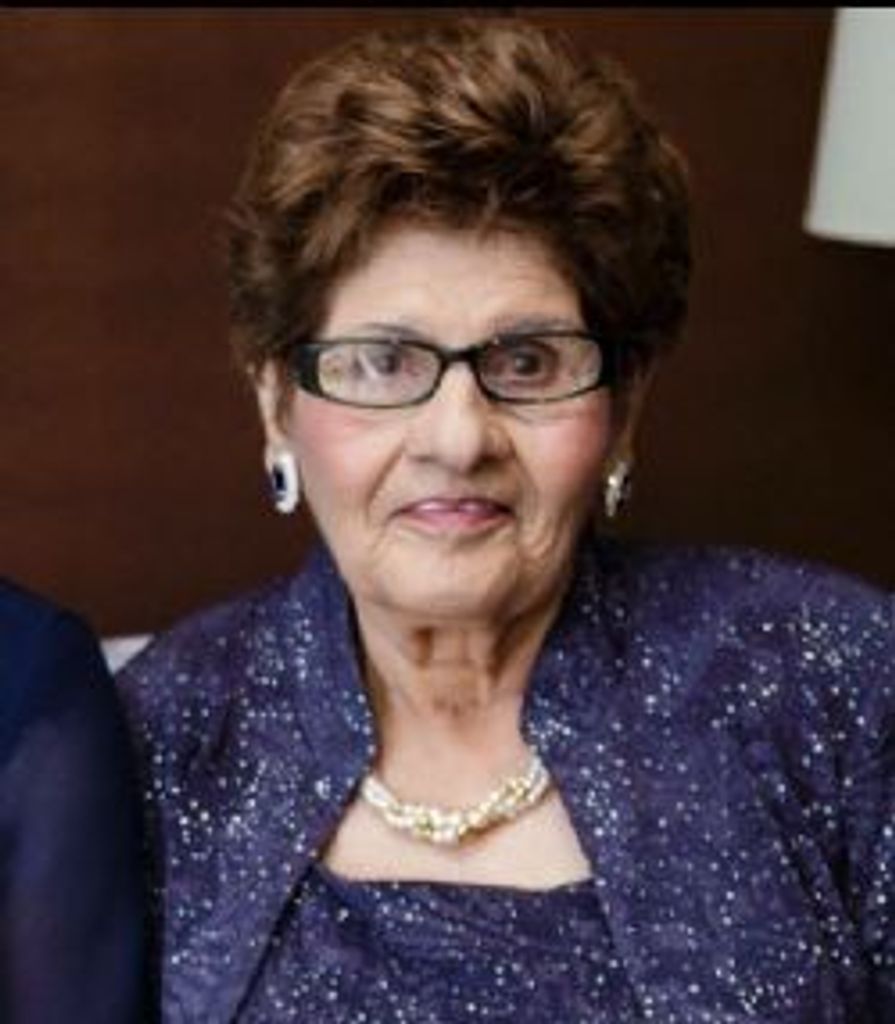 Henriqueta Davila