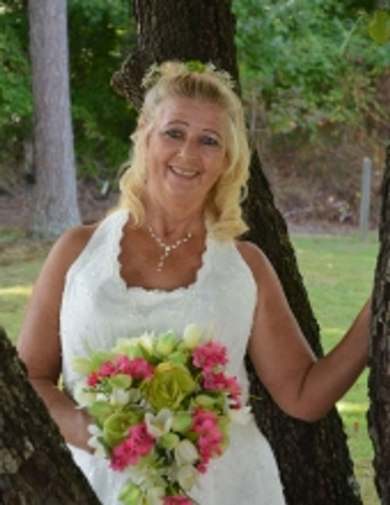 Linda Carol Lowe