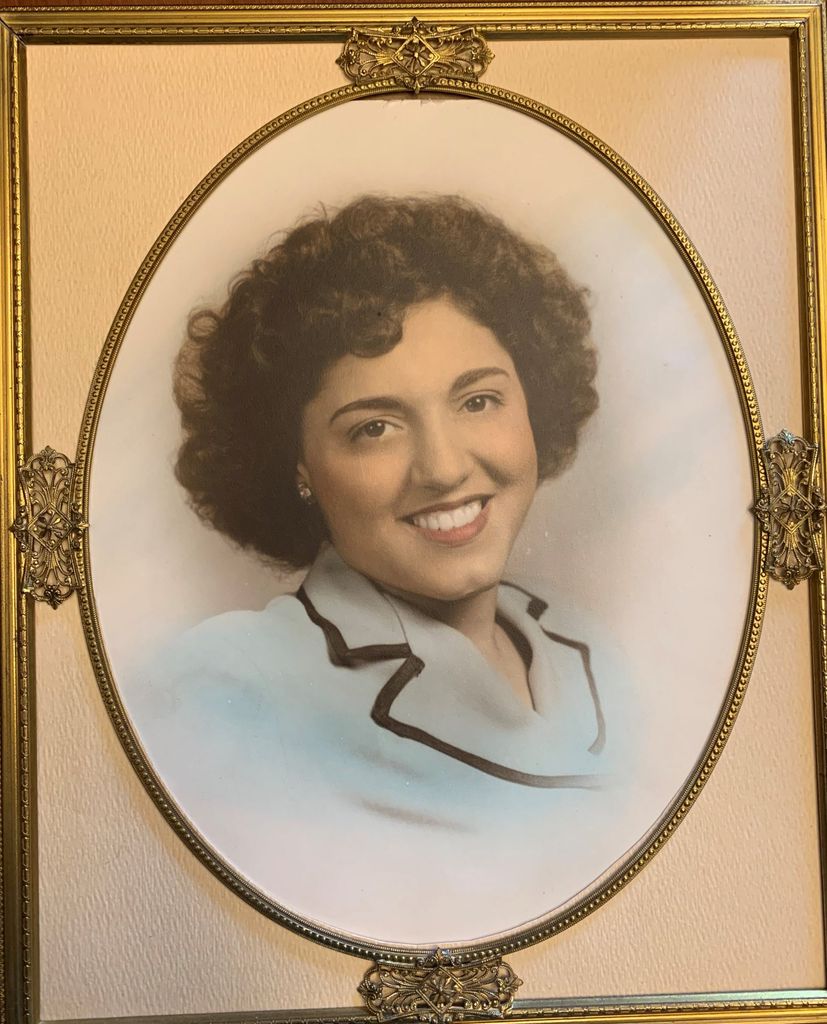 Flora Molinaro Profile Photo