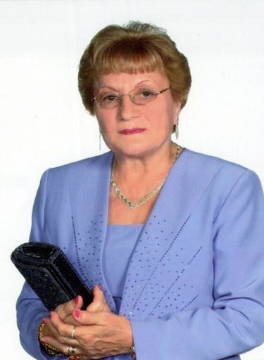 Anna Palermo photo gallery thumbnail 1 of 8