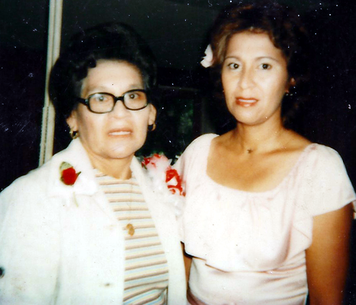 Yolanda C. Gonzalez photo gallery thumbnail 36 of 357