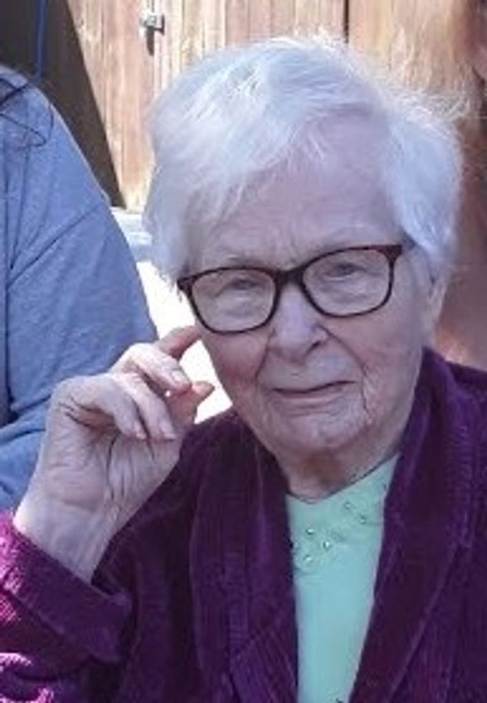 Chloe Maxine Robbins Profile Photo