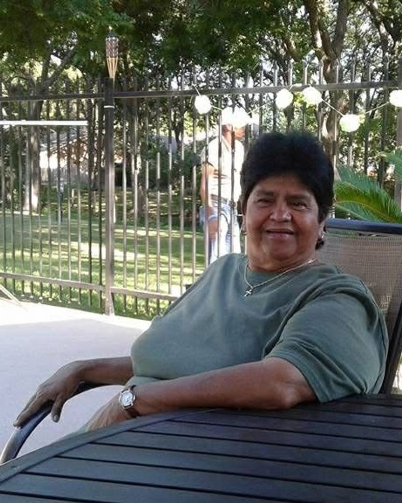 Estella Ares Profile Photo