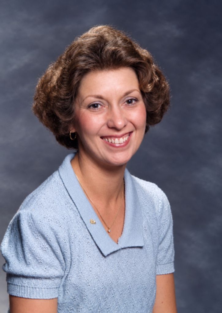 Esta Leah Reynolds Profile Photo