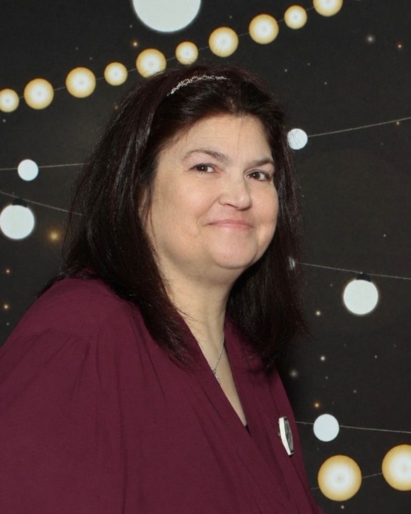 Lisa R Maxey