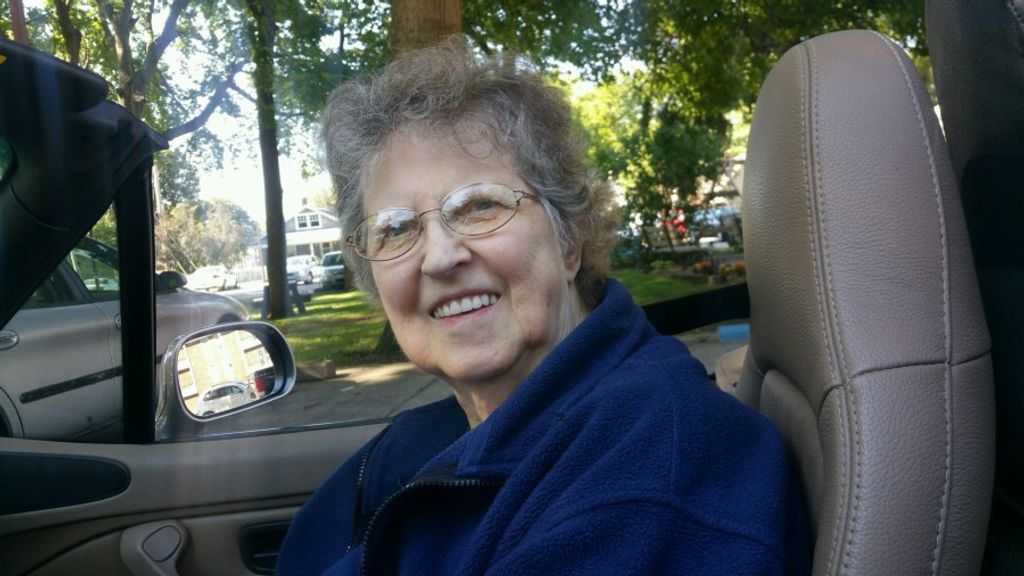 Janice F (Hellis)  Loehmann