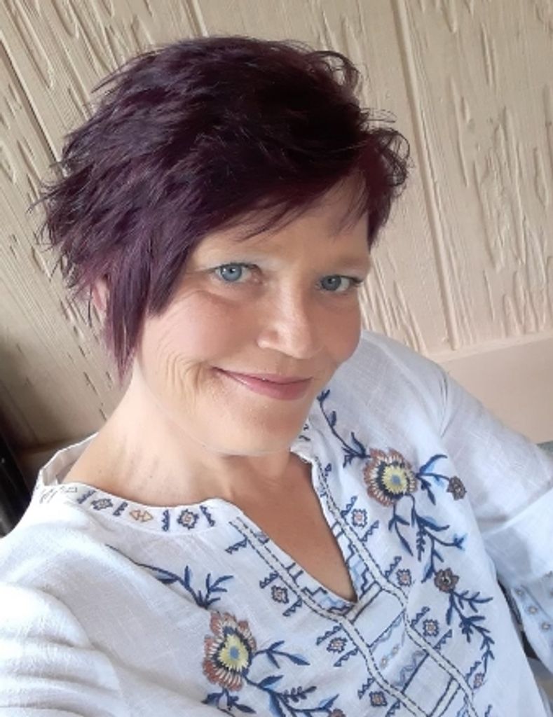 Ms. Kelly Melissa Burrows