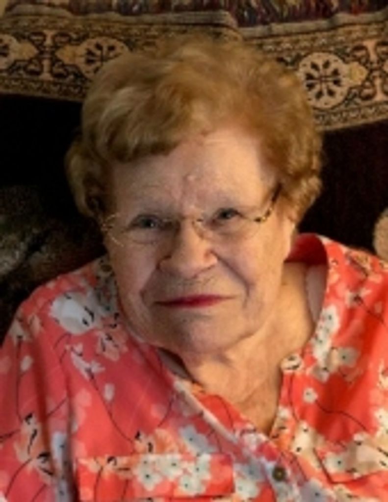 Lillian "Lil" Vissers