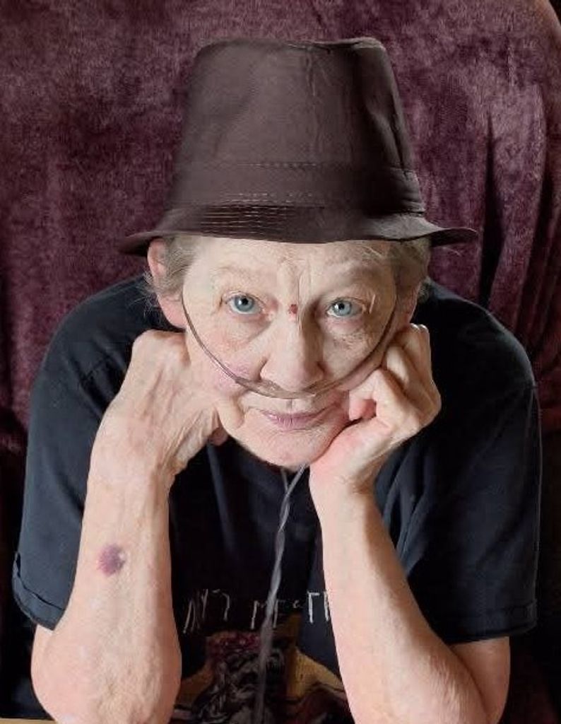 Linda (Dailey)  Martin