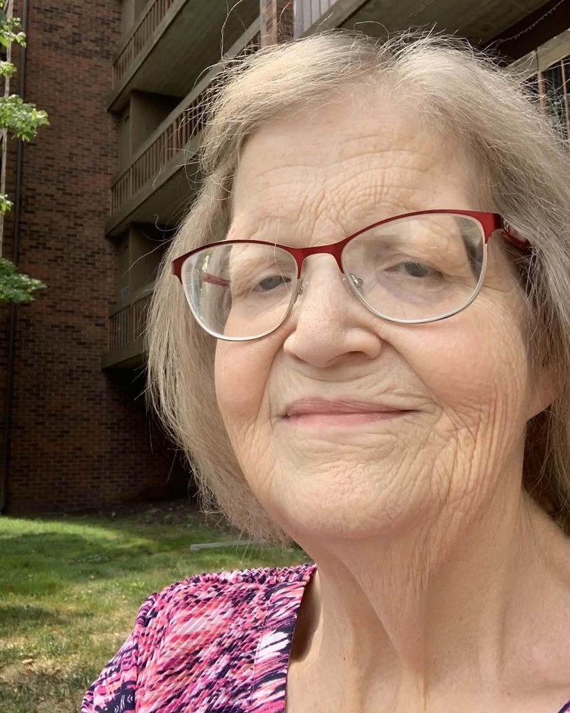 Roslynn Ann Thom